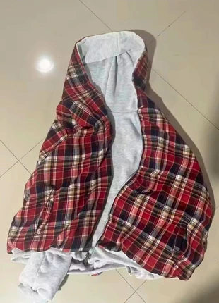 Sweat zip à capuche y2k gris et rouge taille M, marque: y2k, état: Neuf sans étiquette, taille: M, 44,53 €, 47,46 € Protection acheteurs incluse