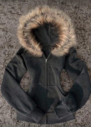 Felpa con cappuccio Y2K – Taglia M – Pelliccia sintetica sul cappuccio, brand: y2k, condizioni: Nuovo senza cartellino, taglia: M / IT 42 / EU 38, €40.00, €42.70 include la Protezione acquisti