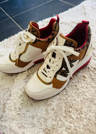 Michael Kors T37 🐆 Baskets Camel & Blanc – Léopard – Iconiques & Chic, marque: Michael Kors, état: Très bon état, taille: 37, 45,00 €, 47,95 € Protection acheteurs incluse