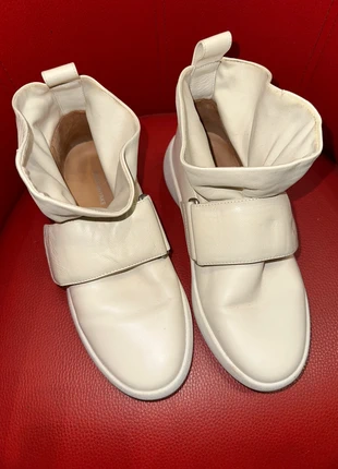 Magnifiques Bottines Issey MiYAKE x un, marque: Issey Miyake, état: Très bon état, taille: 36, 390,00 €, 410,20 € Protection acheteurs incluse