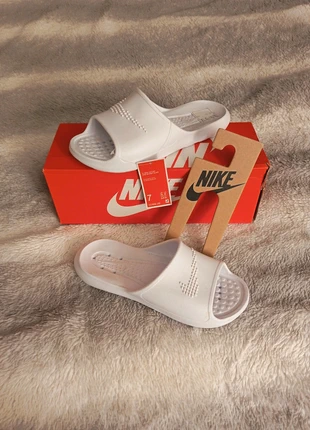 Nike Victori One Slide Blancas - 38, marque: Nike, état: Neuf avec étiquette, taille: 38, 24,00 €, 25,90 € Protection acheteurs incluse