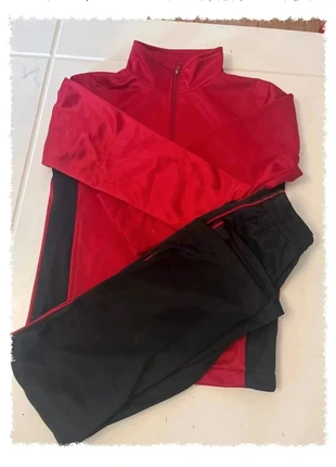 Jogging enfant 10 Ans rouge et noir sans marque Exellente Etat, brand: sans marque, condition: Very good, size: 10 years / 140 cm, €5.99, €6.99 includes Buyer Protection