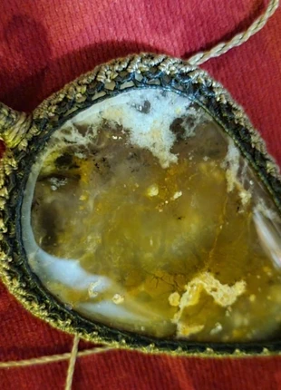 Collier macramé avec grosse agathe translucide en pendentif, marque: Pierre, état: Très bon état, 25,00 €, 26,95 € Protection acheteurs incluse