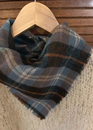 Pointe triangle upcycling, echarpe laine, fait main, marque: Fait Main, état: Très bon état, 18,00 €, 19,60 € Protection acheteurs incluse