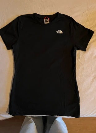 Flatterend shirt van The North Face, merk: The North Face, staat: Heel goed, maat: S, € 6,00, € 7,00 inclusief Kopersbescherming