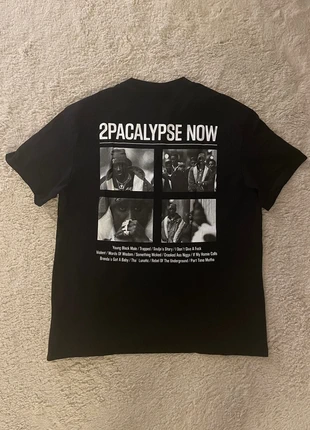 T-shirt Bershka Tupac, marque: Bershka, état: Très bon état, taille: S, 15,00 €, 16,45 € Protection acheteurs incluse