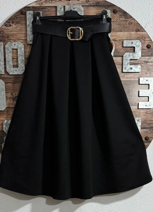 Falda midi negra, marca: Marca local, estado: Nuevo con etiquetas, tamaño: M / 38 / 10, 17,00 €, 18,55 € Protección al comprador Pro incluida