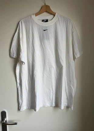 TEE shirt blanc oversize Nike, marke: Nike, zustand: Neu, mit Etikett, größe: XL / 42 / 14, 22,00 €, 23,80 € inklusive Vinted-Käuferschutz