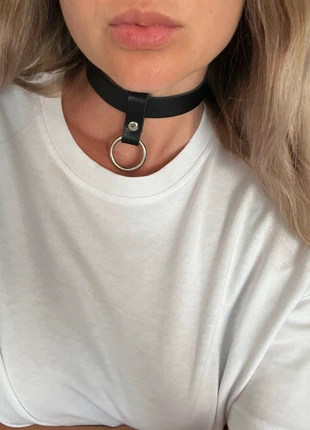Black leather choker necklace with o-ring, brand: Isy Mo, condizioni: Ottime, €22.00, €23.80 include la Protezione acquisti