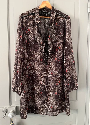 Blouse tunique Garella imprimé animalier & étoiles, effet volanté, look rock chic, marke: Garella, zustand: Gut, größe: XXL / 44 / 16, 15,00 €, 16,45 € inklusive Vinted-Käuferschutz