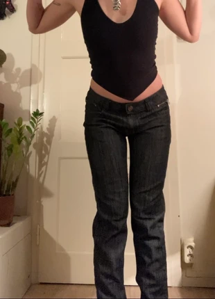 Low waisted jeans, merk: Alternative, staat: Heel goed, maat: M / 38 / 10, € 15,00, € 16,45 inclusief Kopersbescherming