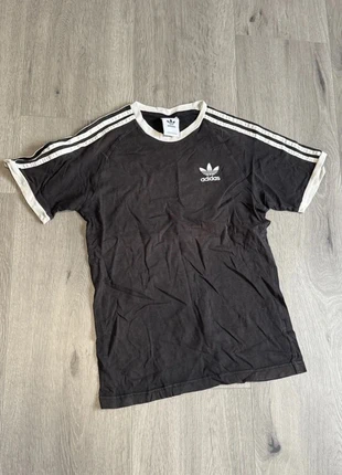 Zwarte Adidas t-shirt, merk: adidas, staat: Goed, maat: S, € 1,00, € 1,75 inclusief Kopersbescherming