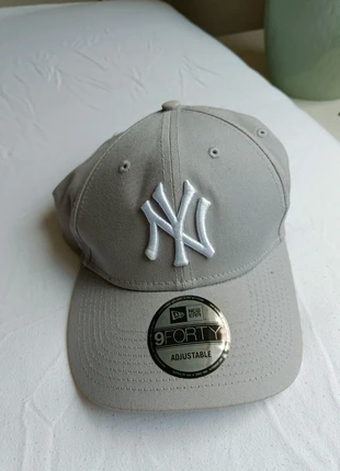 New era pet grijs, merk: New Era, staat: Heel goed, maat: Universele maat, € 6,00, € 7,00 inclusief Kopersbescherming
