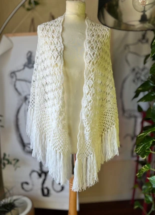 Chale crochet main couleur crème, marque: Fait Main, état: Neuf sans étiquette, 7,00 €, 8,05 € Protection acheteurs incluse