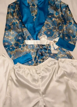 Pigiama/Completo Notte Vintage in Raso Floreale con Vestaglia Blu e Pantaloni Bianchi, marque: Vintage Dressing, état: Très bon état, taille: L / 40 / 12, 7,20 €, 8,26 € Protection acheteurs incluse