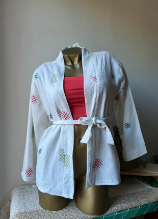 Joli kimono blanc brodé – The Corner – 100 % coton – Neuf avec étiquette, marke: The Corner, zustand: Neu, mit Etikett, größe: Einheitsgröße, 21,00 €, 22,75 € inklusive Vinted-Käuferschutz