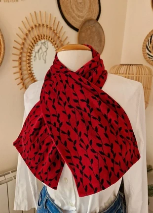 Foulard écharpe en velours rouge motifs feuillages vintage 150x15 cm, merk: Vintage, staat: Heel goed, € 5,00, € 5,95 inclusief Kopersbescherming Pro