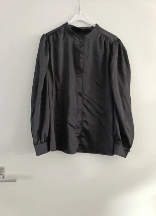 Zwarte blouse satijnlook, merk: zwart, staat: Nieuw zonder prijskaartje, maat: XXL / 44 / 16, € 10,00, € 11,20 inclusief Kopersbescherming