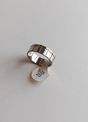 Anillo plateado de acero, brand: Local, condizioni: Nuovo con cartellino, taglia: 18,5 mm Ø / 19,5, €2.50, €3.33 include la Protezione acquisti