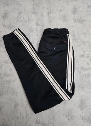 Pantalon / Jogger Tommy Hilfiger – Chelsea Relaxed Tapered Fit – Noir – W28 L30 – 100% coton, marque: Tommy Hilfiger, état: Très bon état, taille: W28 | FR 38, 22,00 €, 23,80 € Protection acheteurs incluse