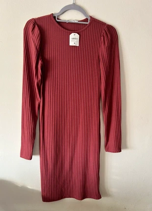 Robe moulante, marca: Terranova, estado: Nuevo con etiquetas, tamaño: M / 38 / 10, 7,00 €, 8,05 € Protección al comprador incluida