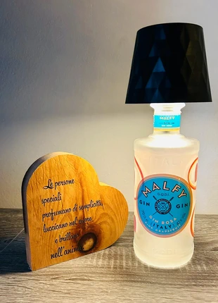 Lampada artigianale da bottiglia Gin Malfy Rosa – Design Cuori Arredo romantico e unico, brand: CASA, condizioni: Ottime, €18.00, €19.60 include la Protezione acquisti