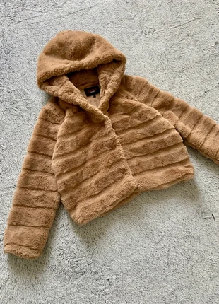 Veste fourrure crop beige douce cosy hiver streetwear y2k capuche taille S vintage, marque: Vintage Dressing, état: Très bon état, taille: S / 36 / 8, 47,00 €, 50,05 € Protection acheteurs incluse