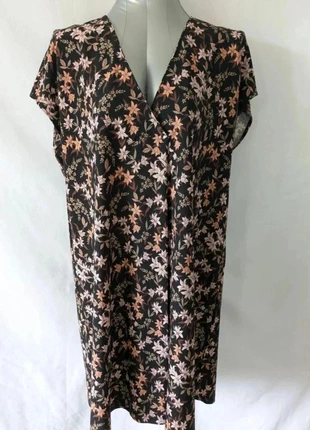 Robe Mango XL noire sans manches à fleurs fluide et élégante, marque: Mango, état: Très bon état, taille: XL / 42 / 14, 14,00 €, 15,40 € Protection acheteurs (Pro) incluse