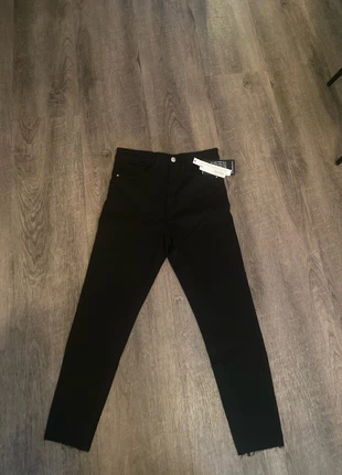 Jeans Stradivarius Petite 32, brand: Stradivarius, condizioni: Nuovo con cartellino, taglia: XXS / IT 36 / EU 32, €4.00, €4.90 include la Protezione acquisti