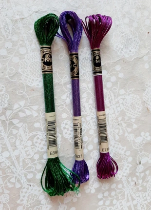 3 échevette de fil mouliné métallisé DMC vertes et lila, marque: DMC, état: Neuf sans étiquette, 6,00 €, 7,00 € Protection acheteurs incluse