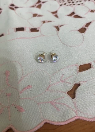 Orecchini con brillantino centrale, brand: Vintage Boutique, condizioni: Ottime, €3.00, €3.85 include la Protezione acquisti