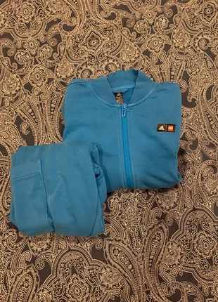ensemble bleu adidas lego, merk: adidas, staat: Heel goed, maat: 8 jaar / 128 cm, € 15,00, € 16,45 inclusief Kopersbescherming