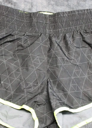 Short Dri-Fit Nike Taille XS, marque: Nike, état: Très bon état, taille: XS / 34 / 6, 14,00 €, 15,40 € Protection acheteurs (Pro) incluse