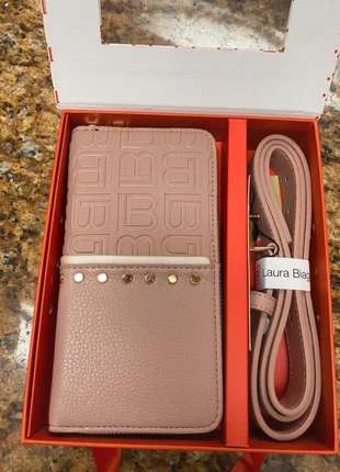 Set portafoglio e cintura Laura biagiotti, brand: Laura Biagiotti, condizioni: Nuovo con cartellino, €30.00, €32.20 include la Protezione acquisti