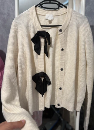 Stijlvol Zara-truitje, merk: H&M, staat: Heel goed, maat: M / 38 / 10, € 15,00, € 16,45 inclusief Kopersbescherming