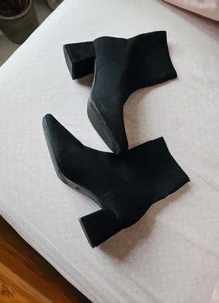 Boots noire extensible pour 37(pas d'envois en vinted go), brand: Inconnu, condition: Very good, size: 37, €8.00, €9.10 includes Buyer Protection