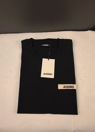 Jacquemus T-Shirt S Black, merk: Jacquemus, staat: Nieuw met prijskaartje, maat: S, € 110,00, € 116,20 inclusief Kopersbescherming Pro