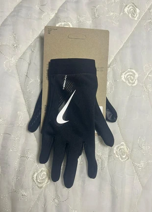 Gants Nike Therma-FIT noirs Taille M Neufs avec étiquette, marque: Nike, état: Neuf avec étiquette, taille: M, 26,00 €, 28,00 € Protection acheteurs incluse