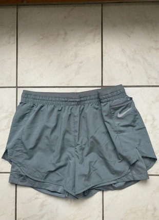 Short running Nike taille M couleur gris, brand: Nike, condizioni: Ottime, taglia: M / IT 42 / EU 38, €20.00, €21.70 include la Protezione acquisti Pro