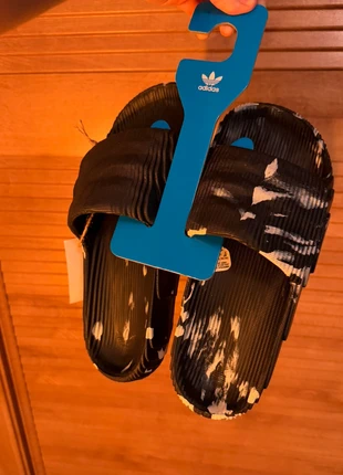 Chanclas Adidas estilo impresión 3D, marque: adidas, état: Neuf avec étiquette, taille: 41, 23,08 €, 24,93 € Protection acheteurs incluse