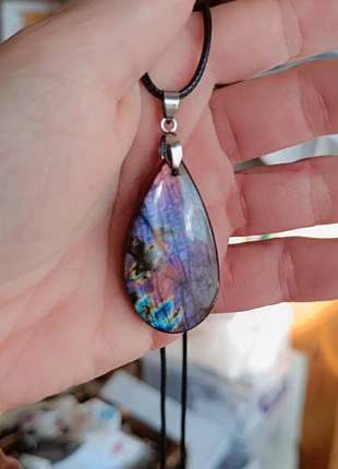 Pendentif spectrolite labradorite Finlande violette, marque: la force de la douceur, état: Très bon état, 15,00 €, 16,45 € Protection acheteurs (Pro) incluse