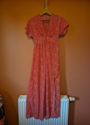 Robe rouge fleurie By One, marke: By One, zustand: Sehr gut, größe: M / 38 / 10, 18,00 €, 19,60 € inklusive Vinted-Käuferschutz