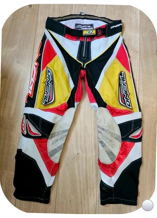 Pantalon O’neal Hardwear Moto rouge/jaune/noir taille 34 – Look Mythique 2000’s, très bon état, merk: Oneal, staat: Heel goed, maat: XL, € 44,00, € 46,90 inclusief Kopersbescherming Pro