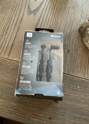 Jbl tune, marque: JBL, état: Neuf sans étiquette, 17,00 €, 18,55 € Protection acheteurs incluse