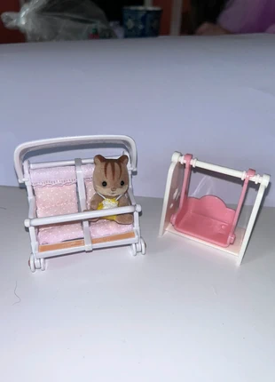 Lot poussette balançoire sylvanian familial, marca: Sylvanian, estado: Muito bom, tamanho: 24-36 meses / 92 cm, €6.00, €7.00 inclui Proteção do Comprador Pro