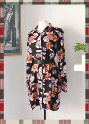 Precioso vestido camisero print floral mujer, brand: Lefties, condizioni: Ottime, taglia: M / IT 42 / EU 38, €22.85, €24.69 include la Protezione acquisti
