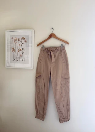 Pantalón cargo camel de Zara, marca: Zara, estado: Muito bom, tamanho: XS / 34 / 6, €12.00, €13.30 inclui Proteção do Comprador
