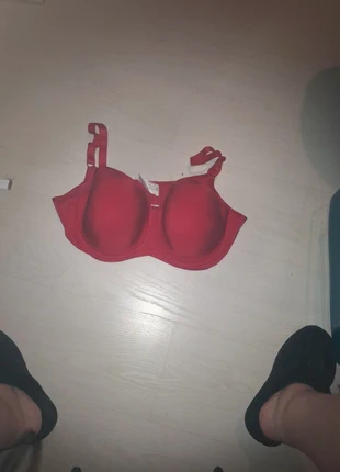 Rode BH 95 F, merk: Susa, staat: Nieuw zonder prijskaartje, maat: 95F, € 4,50, € 5,43 inclusief Kopersbescherming