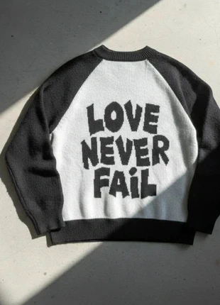 Pull bicolore love never fail, manches noires et corps blanc, condition: Very good, size: M, €56.99, €60.54 includes Buyer Protection