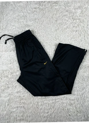 Jogging Nike américain | IOWA avec logo brodé doré | Taille : M, marque: Nike, état: Très bon état, taille: M, 19,90 €, 21,60 € Protection acheteurs incluse